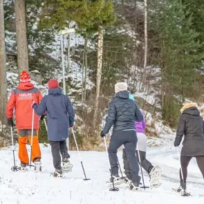 Lumikenkäsafari Laajavuoressa talven virkistyspäivän ohjelmana