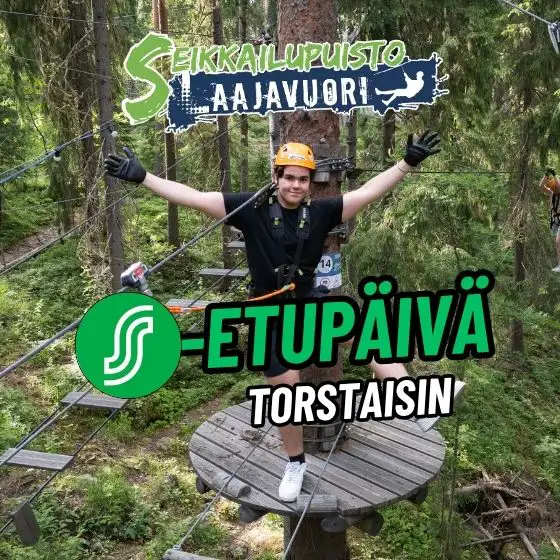 Mies seikkailemassa seikkailupuistossa S-etupäivänä Laajiksessa Jyväskylässä